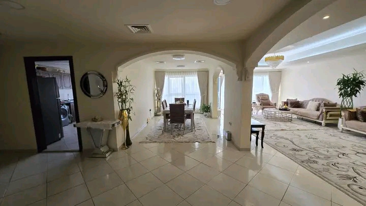 5-bedroom duplex with a living room and stunning views