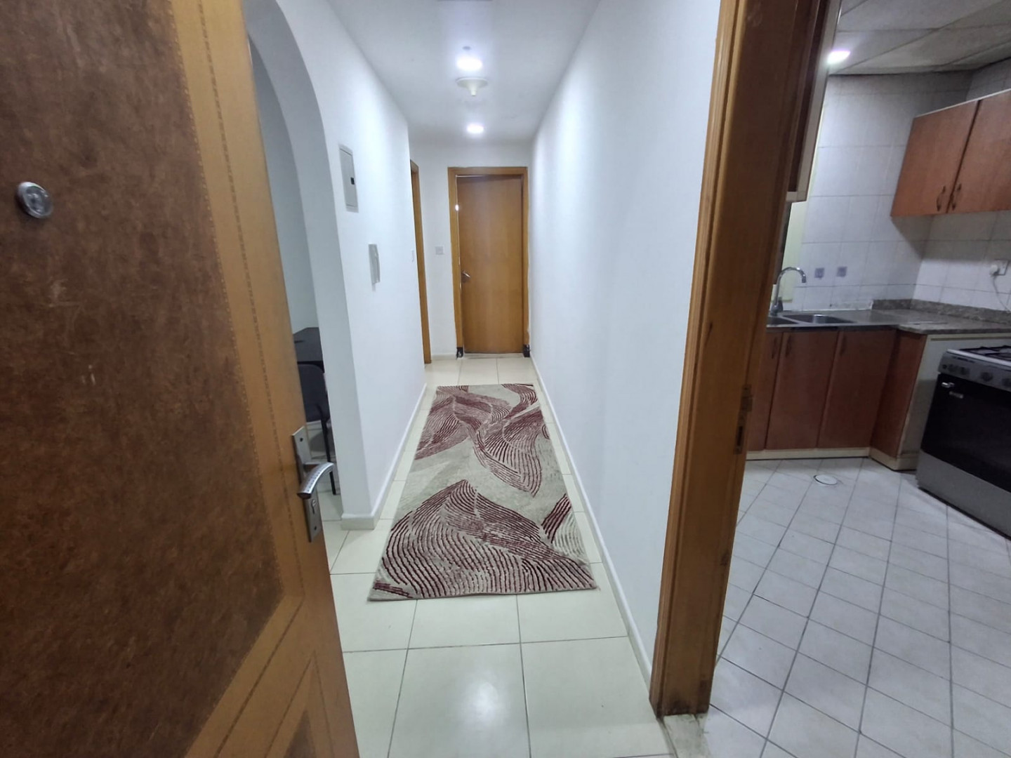 New offer: Furnished one-bedroom apartment with clean furnishings and a balcony.