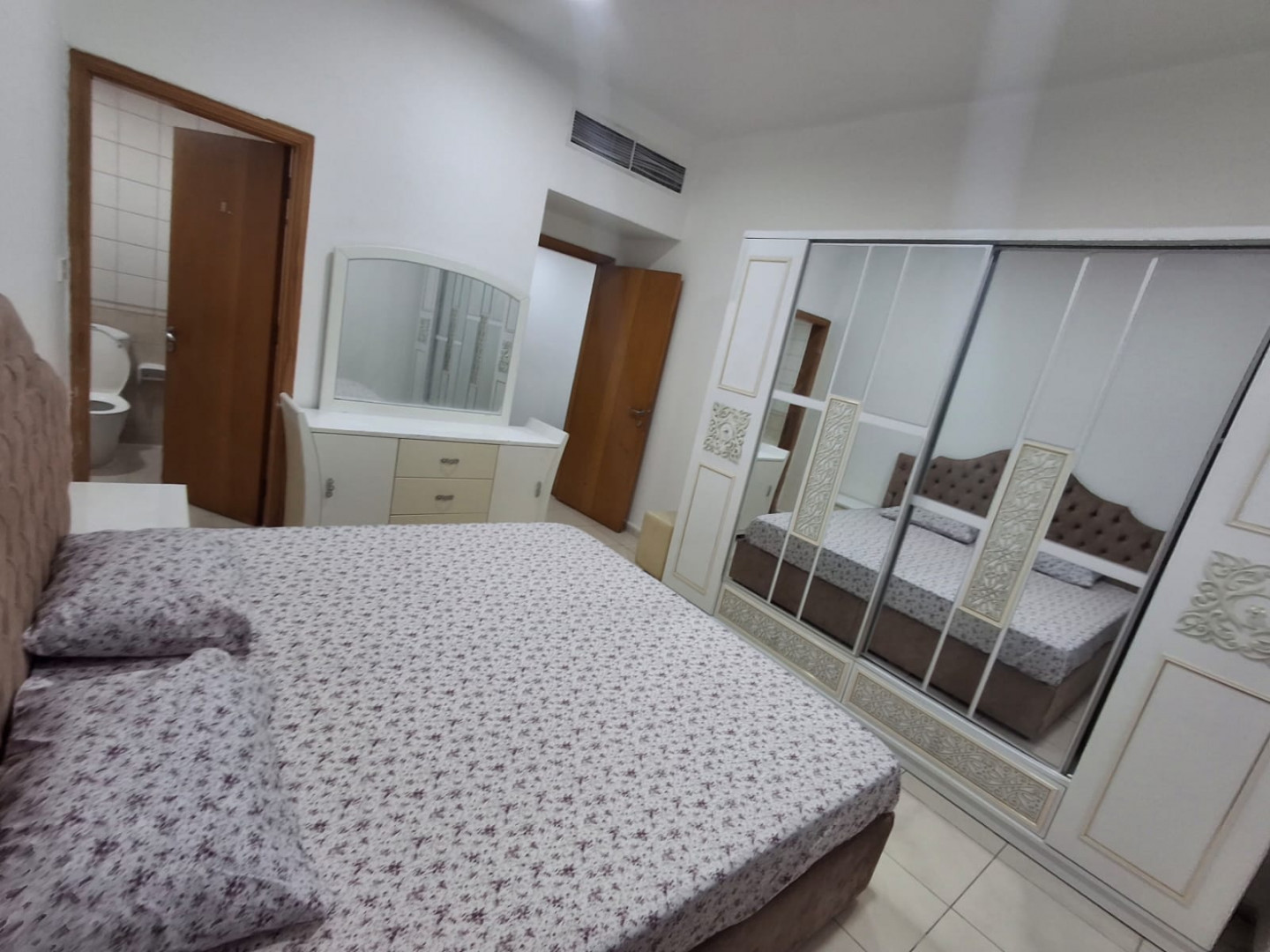 New offer: Furnished one-bedroom apartment with clean furnishings and a balcony.