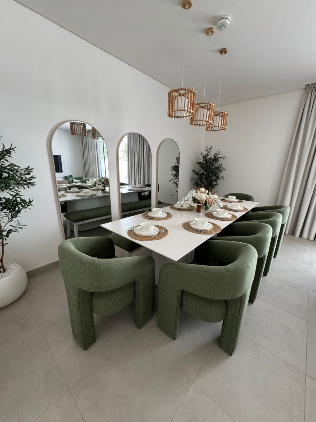 The most luxurious villa for annual rent in Sharjah, priced at AED 190,000 payable in 4 installments, located in the most prestigious residential complex in Al Hamriya, within the "Most Beautiful Place" project, furnished with the finest international furniture.