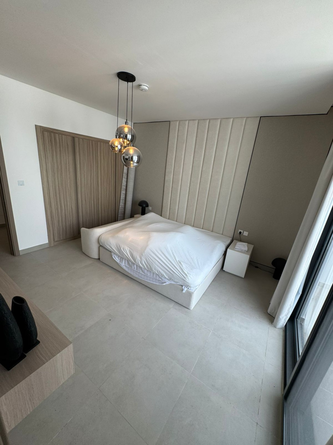 The most luxurious villa for annual rent in Sharjah, priced at AED 190,000 payable in 4 installments, located in the most prestigious residential complex in Al Hamriya, within the "Most Beautiful Place" project, furnished with the finest international furniture.