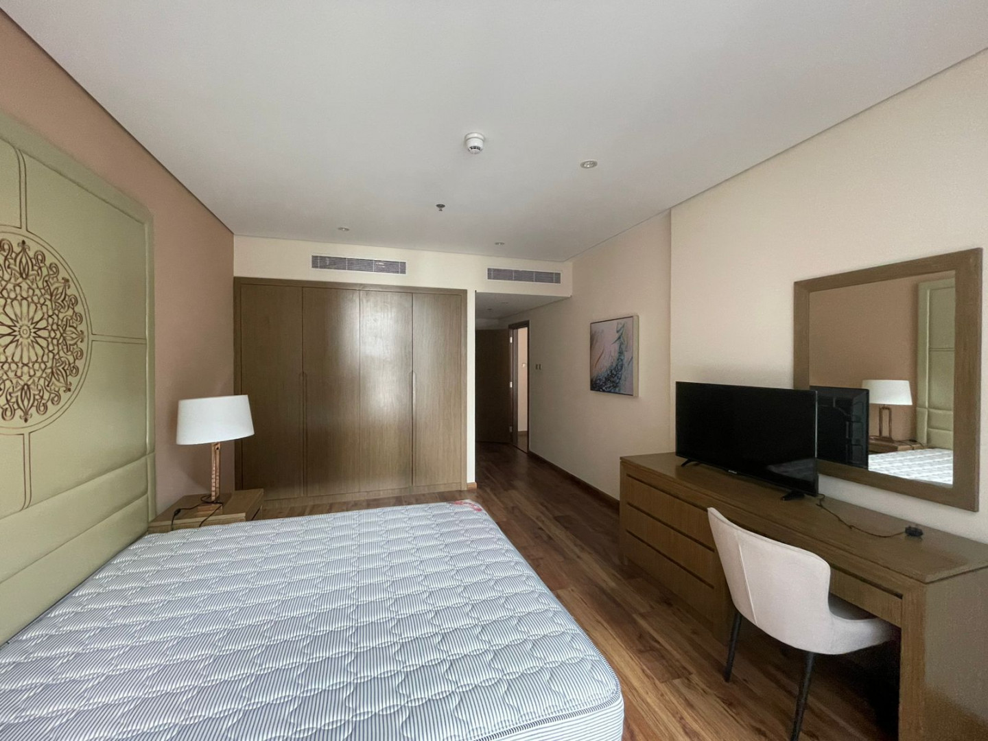 Beautiful one-bedroom apartment for annual rent with modern furnishings