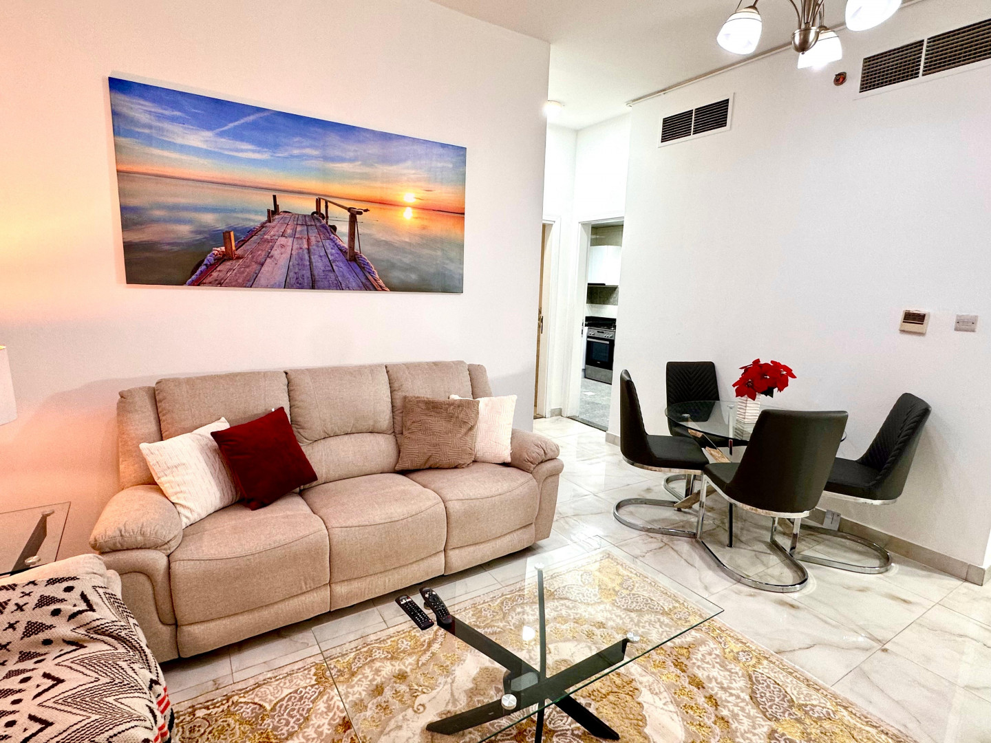 Al Qasba One Room and Lounge