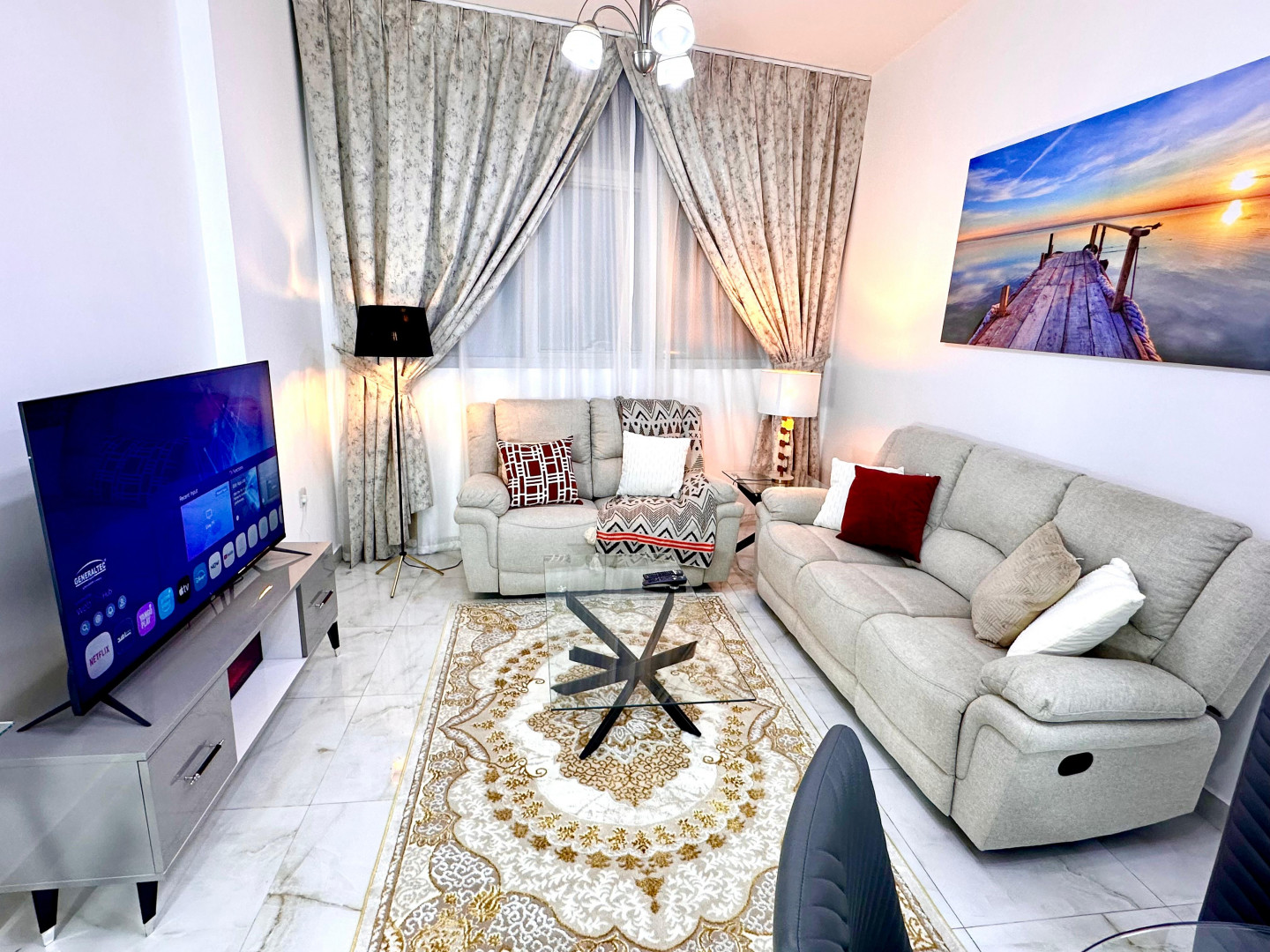 Al Qasba One Room and Lounge