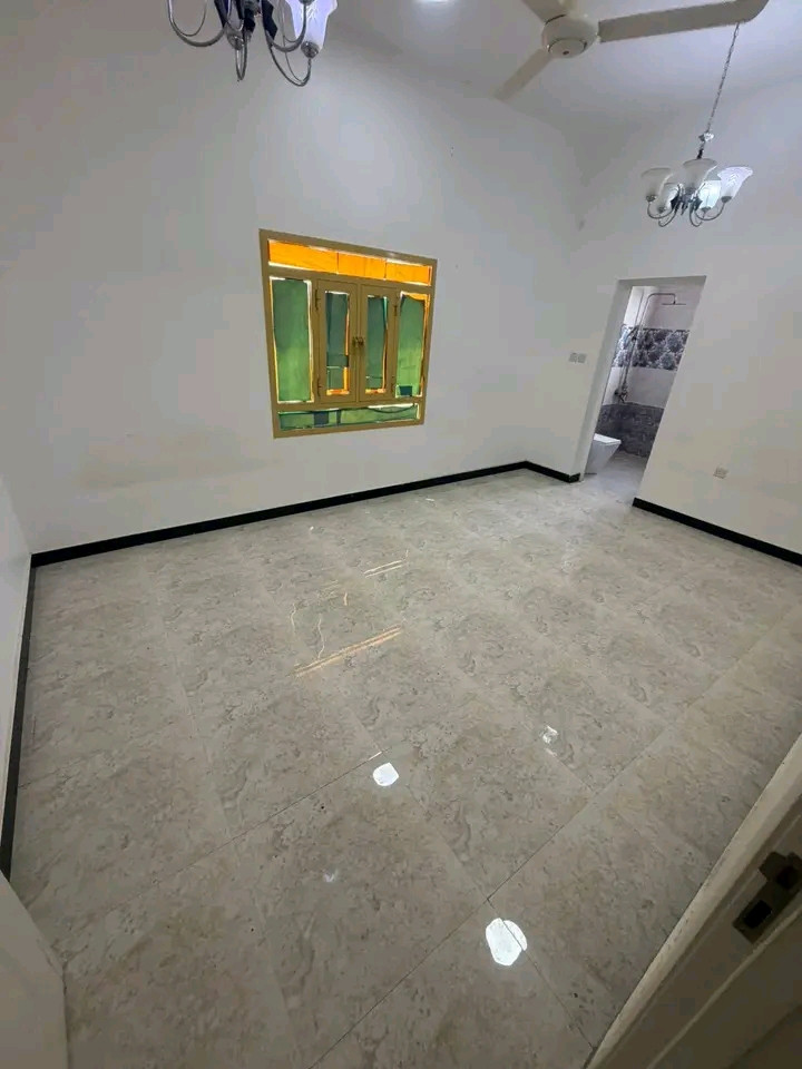 Al Maabilah, one bedroom and a living room
