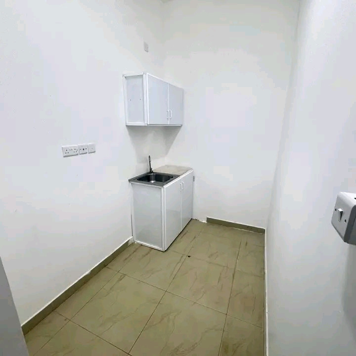Al Maabilah, one bedroom and a living room