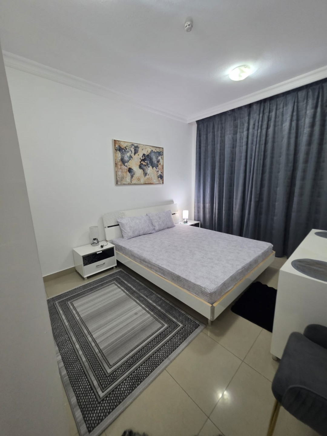 Cooperation, two rooms and a hall