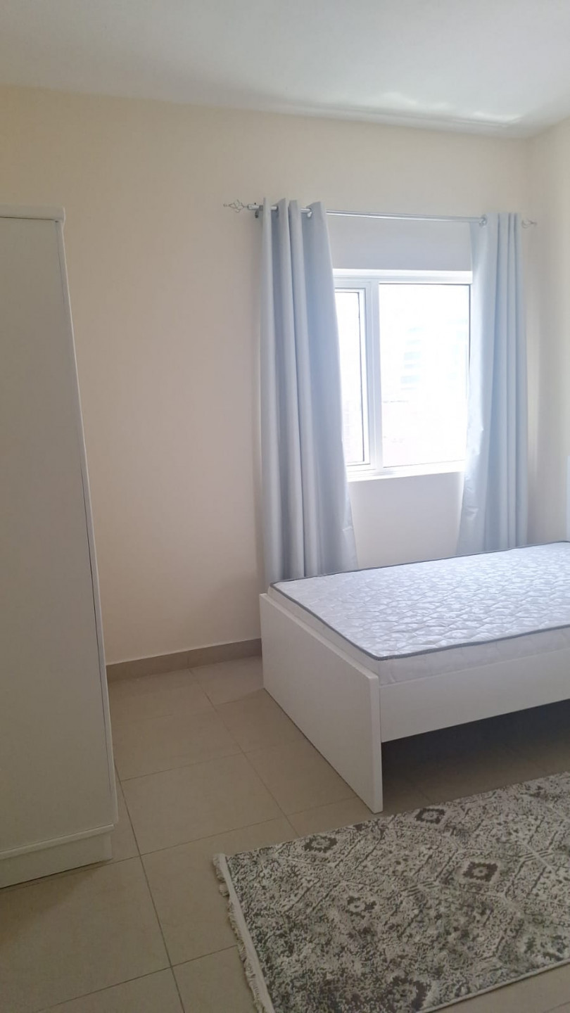 First tenant in a clean girls' apartment