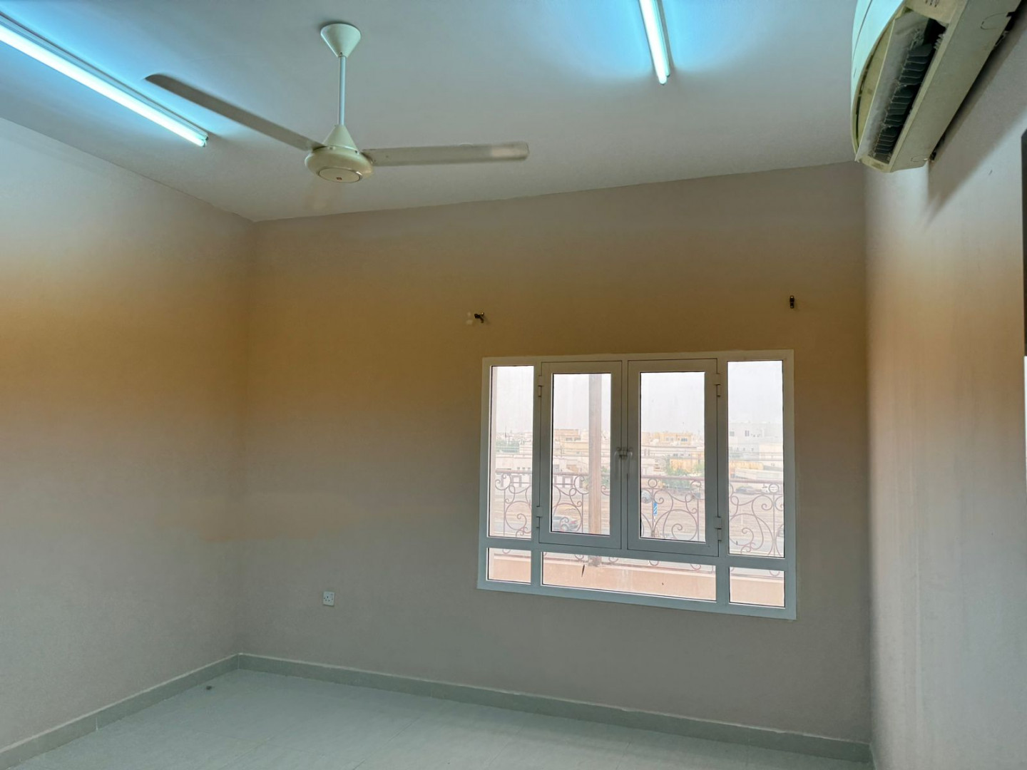 arkhs-shk-llaygar-fy-almaabyl-3ghrfh-osalh-180-ryal-aaman-maa-shrfh-ghrf-oasaah51781611810.jpeg