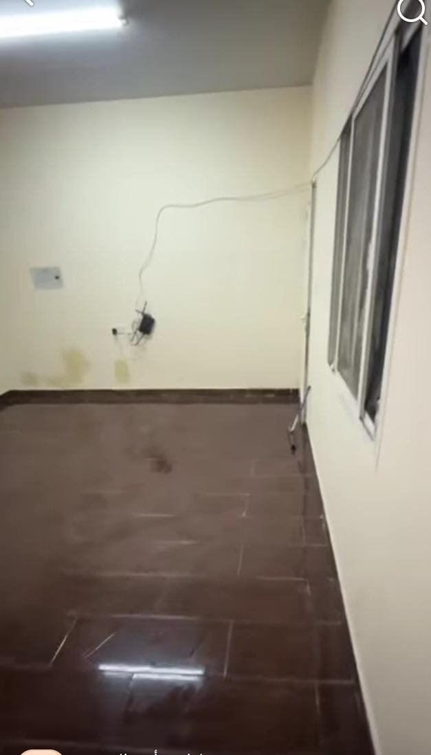 Unfurnished studio apartment in Al-Zayt Al-Shamali