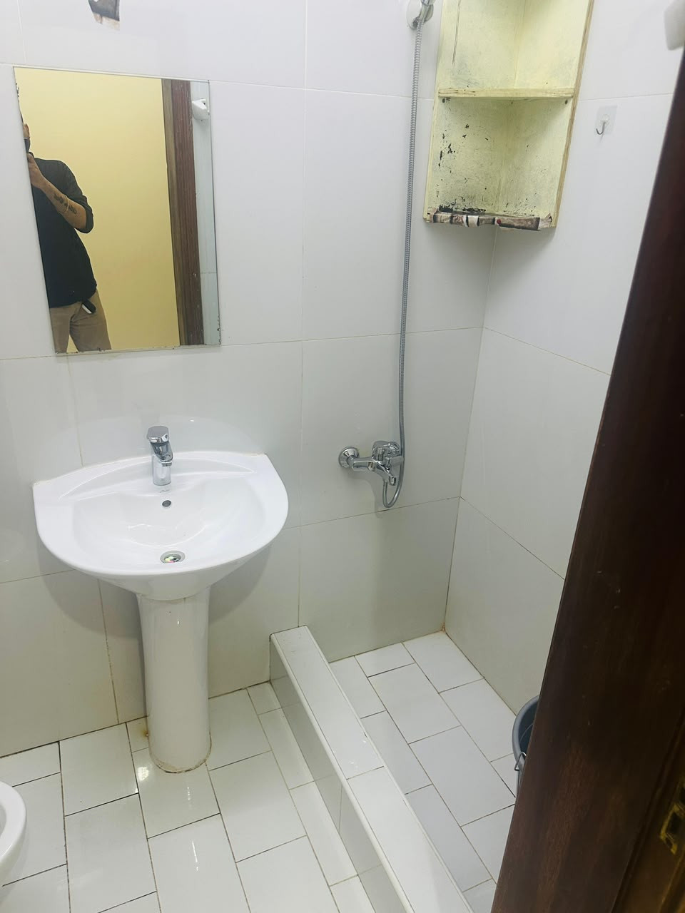 Studio apartment with excellent furnishings and a large balcony.