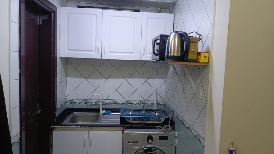 Studio apartment with very clean furnishings and close to everything.