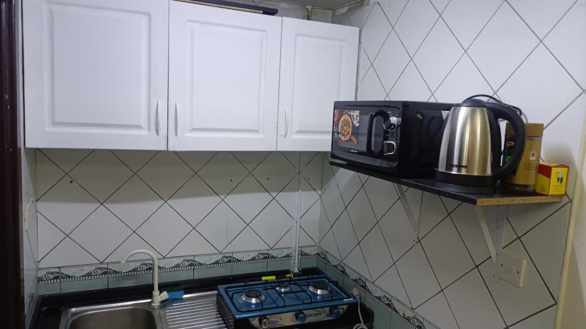 Studio apartment with very clean furnishings and close to everything.