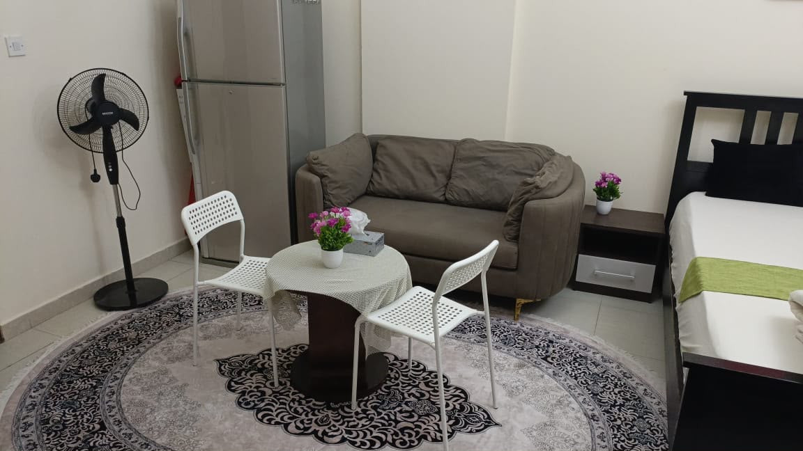 Studio apartment with very clean furnishings and close to everything.