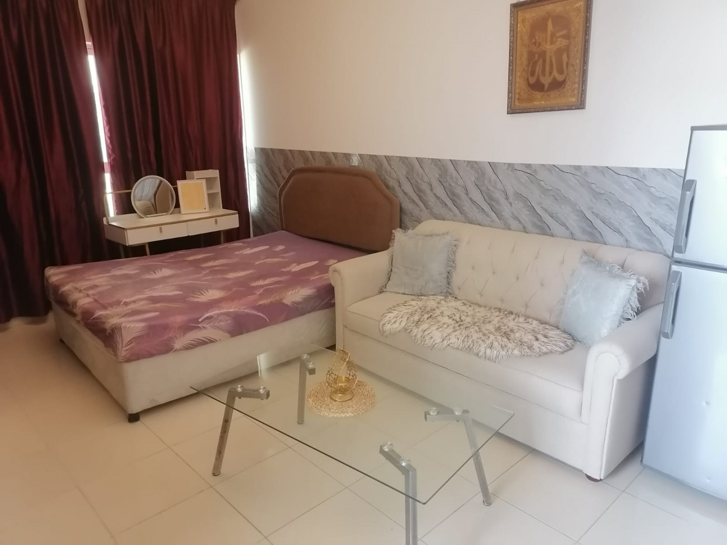Large studio apartment on Mina Street