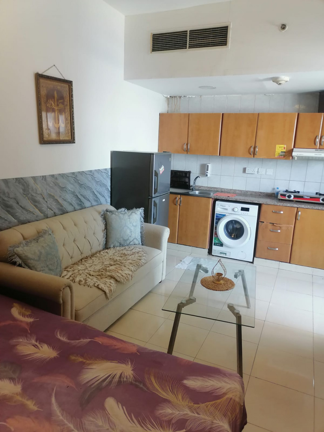 Large studio apartment on Mina Street