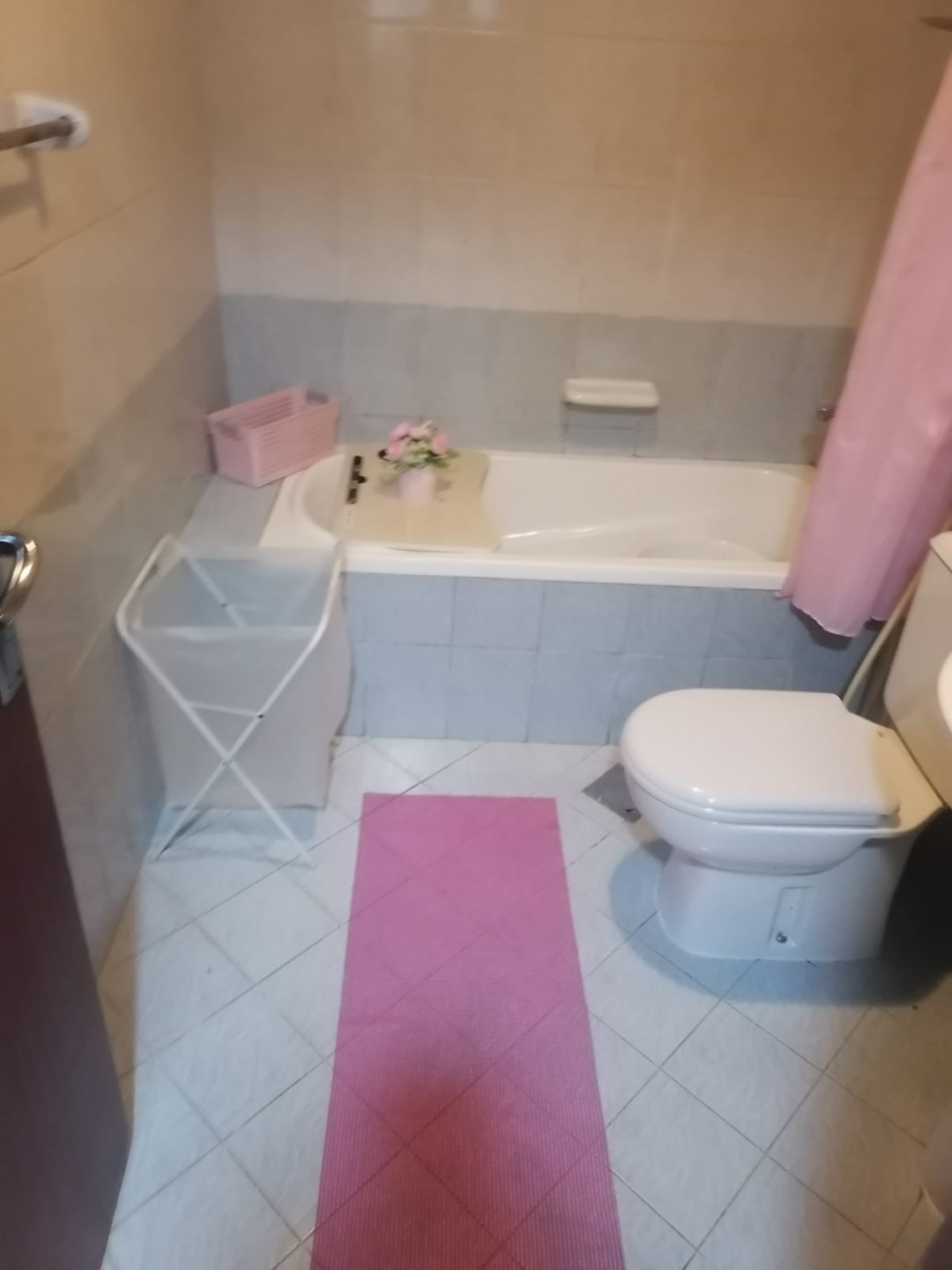 Large studio apartment on Mina Street