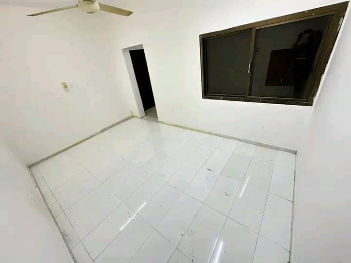 Empty studio, Al Khuwair, College Street