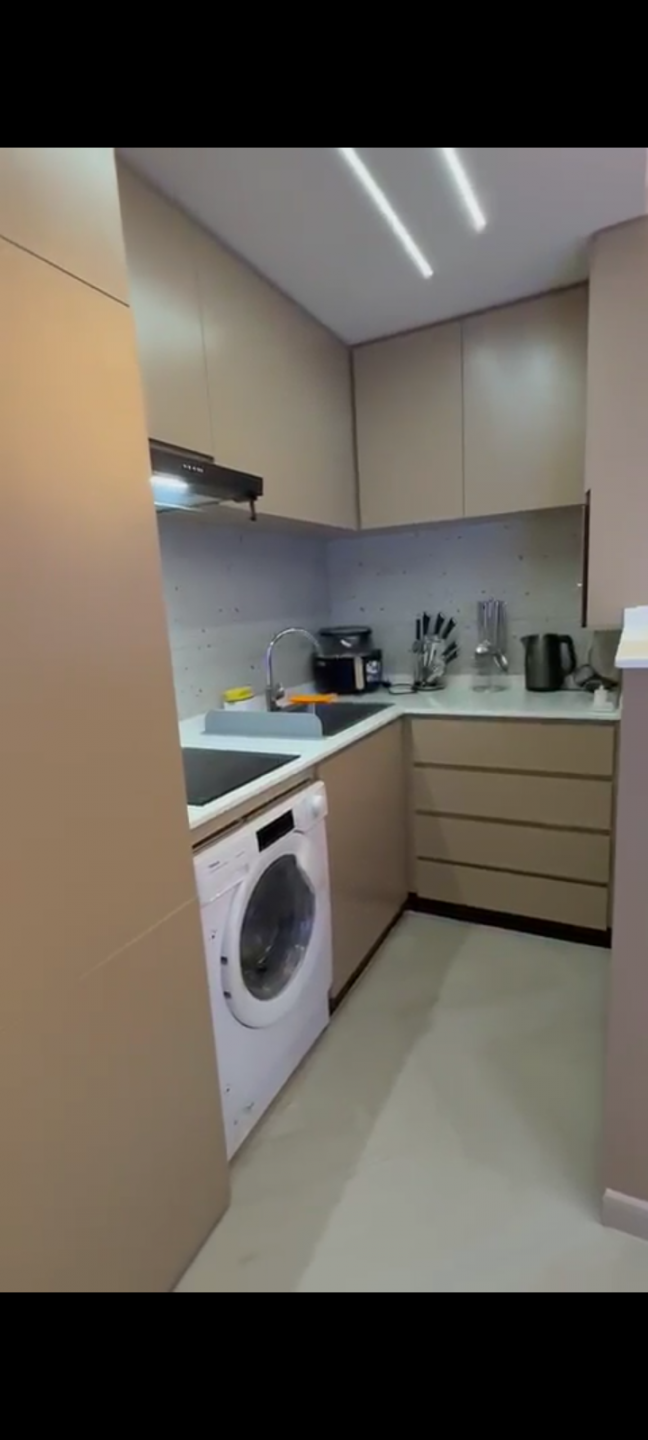 Luxury hotel-furnished studio