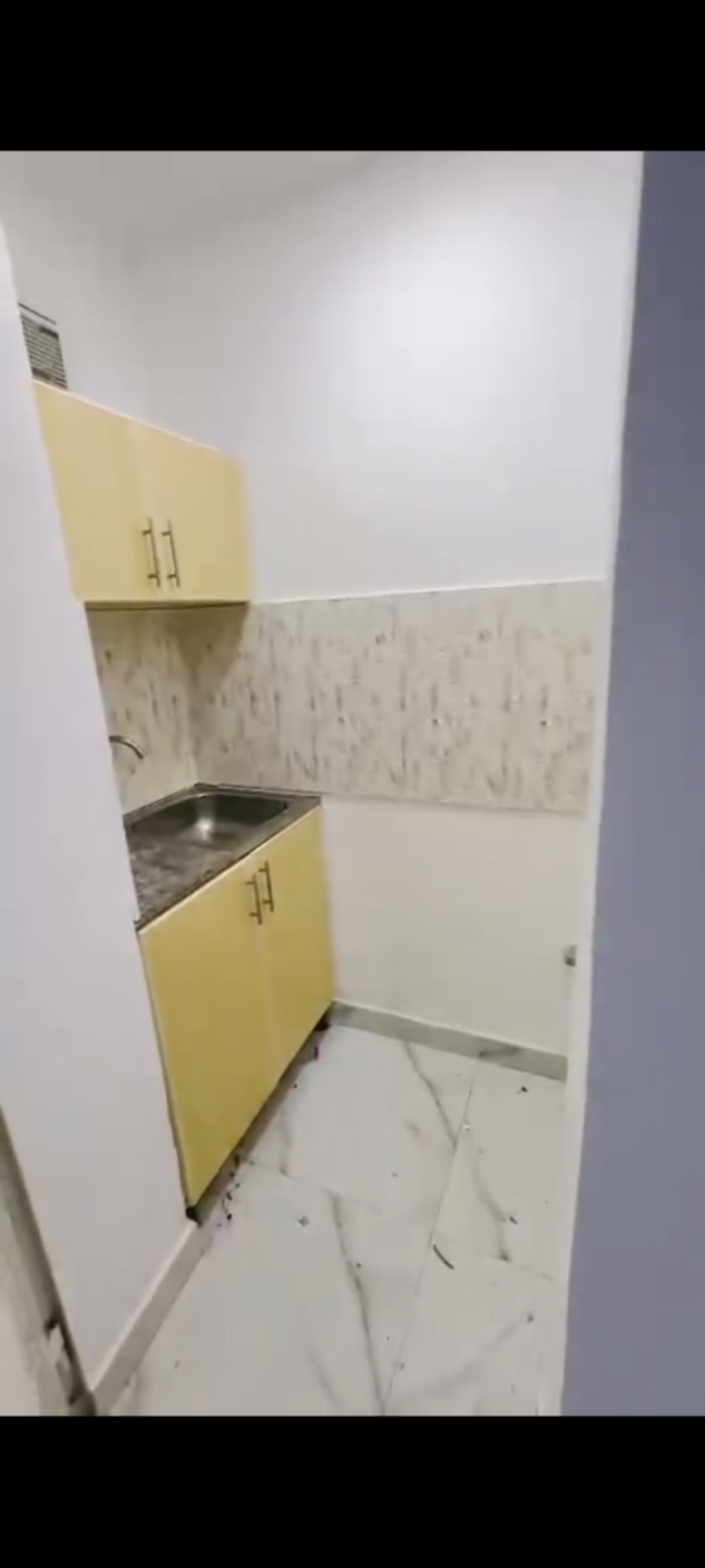 Unfurnished studio apartment in Al Mushrif