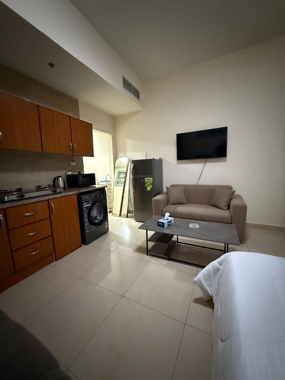 Studio in Palm 2