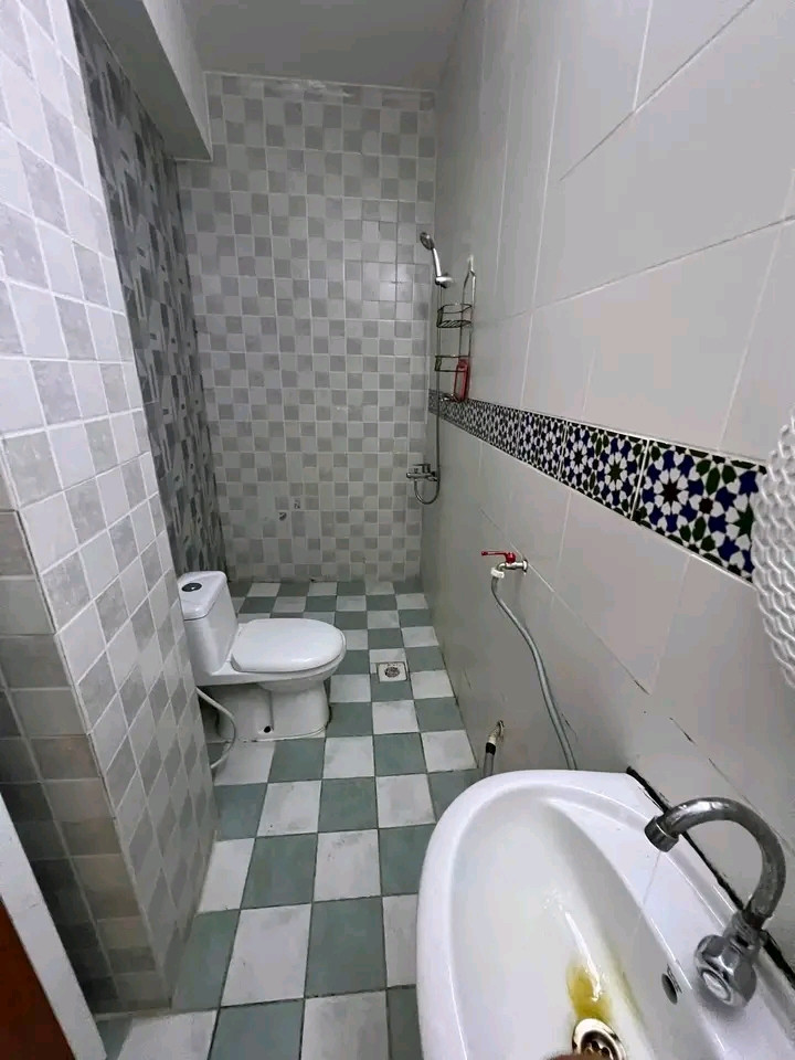 Studio apartment with room, bathroom, and kitchen at an excellent price.