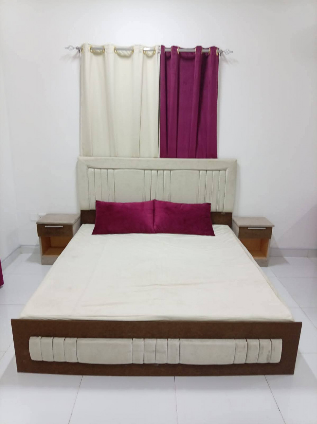 Studio apartment with room, bathroom, and furnished kitchen