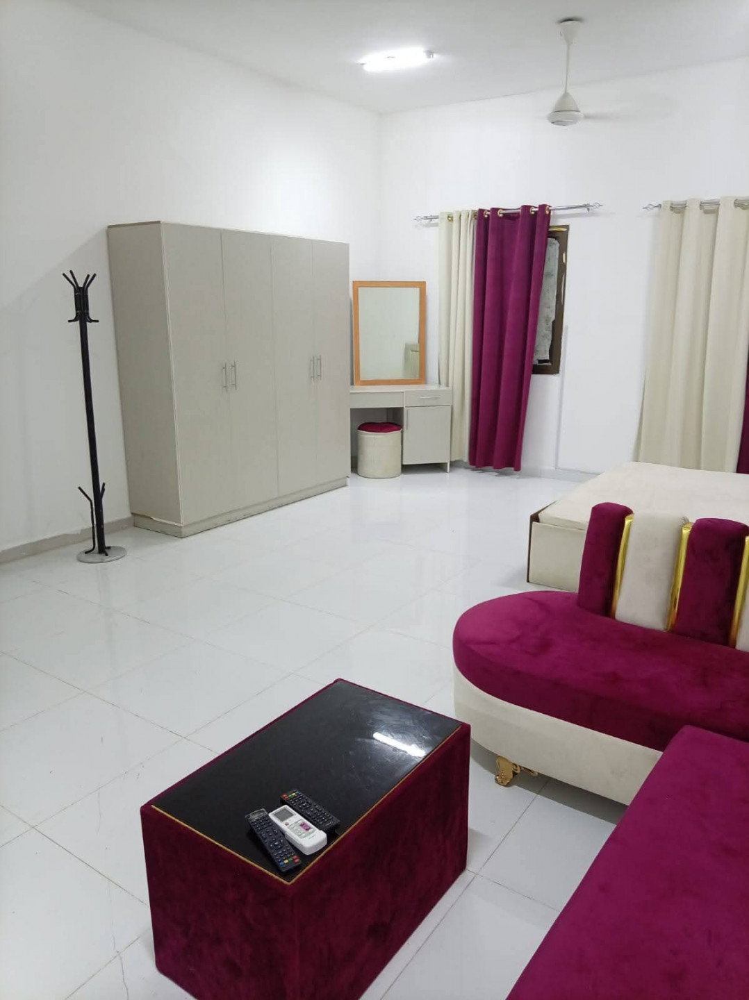Studio apartment with room, bathroom, and furnished kitchen