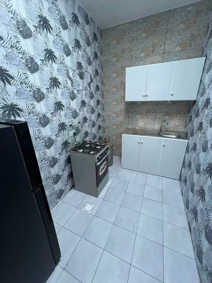 Studio apartment with room, kitchen, and bathroom, close to all amenities.