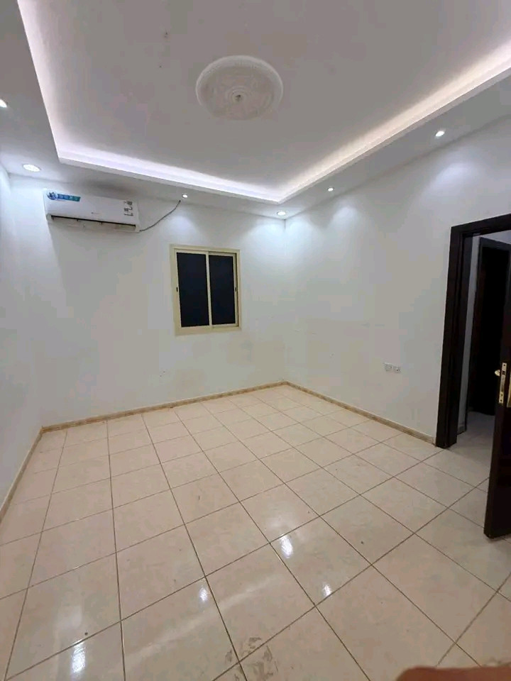 Unfurnished studio apartment in Seville