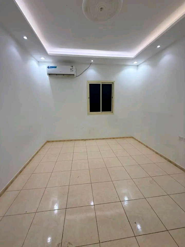 Unfurnished studio apartment in Seville