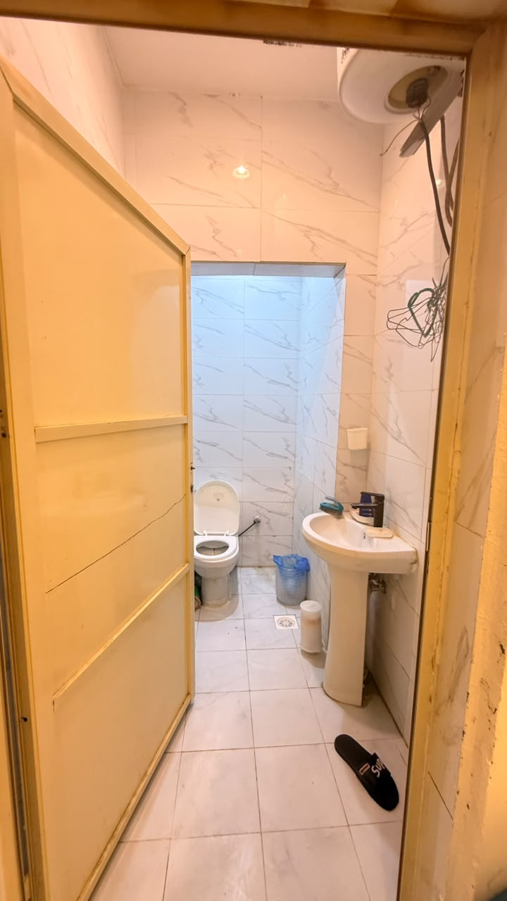 Studio apartment in Al Rawdah neighborhood, one room, bathroom, and kitchen.
