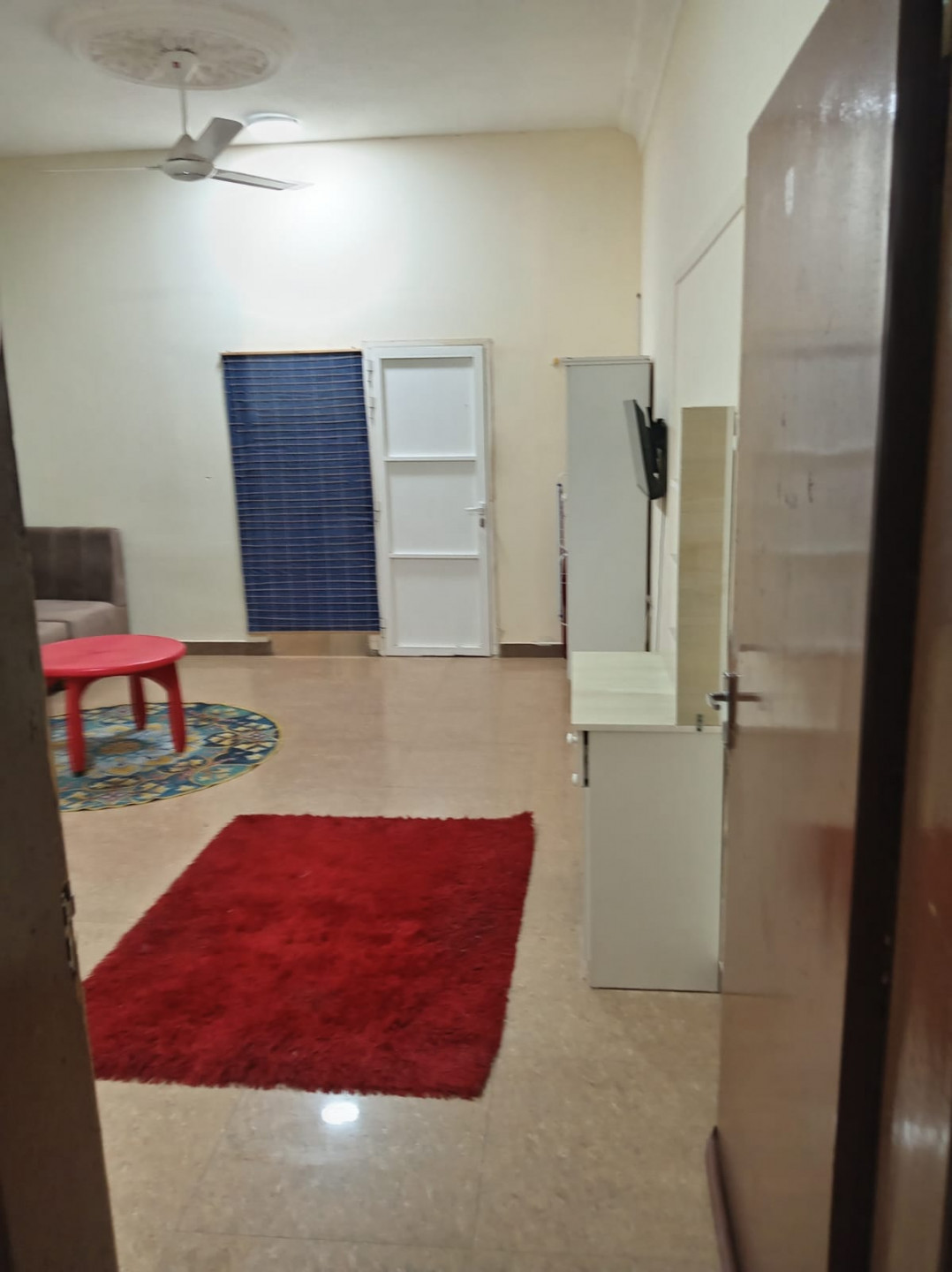 Studio behind Abu Al-Qasim Mosque, Al-Khuwair South