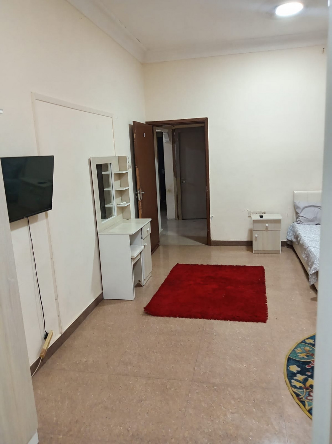 Studio behind Abu Al-Qasim Mosque, Al-Khuwair South