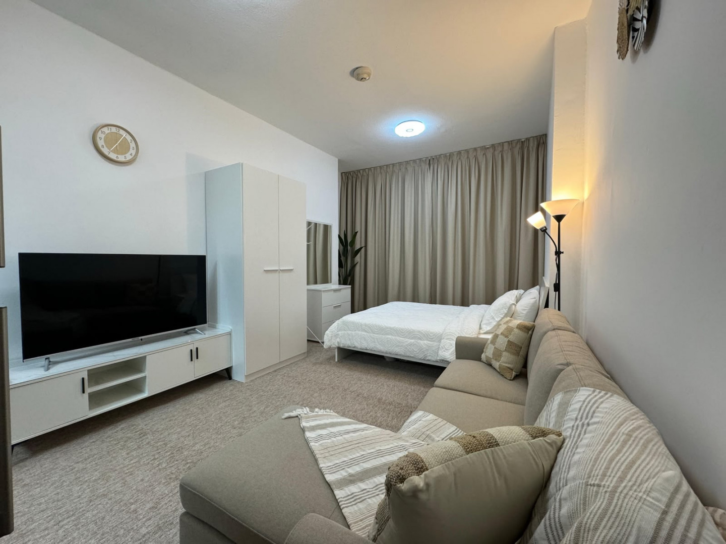 Furnished studio apartment in a prime location in the Orient Towers