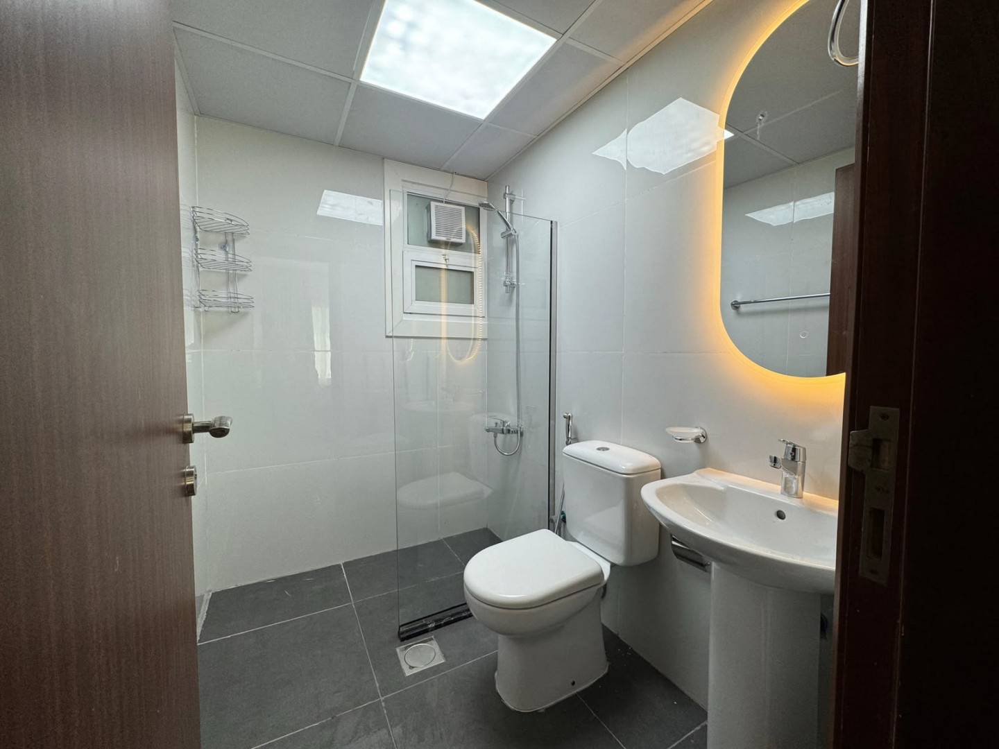 Furnished studio apartment in a prime location in the Orient Towers