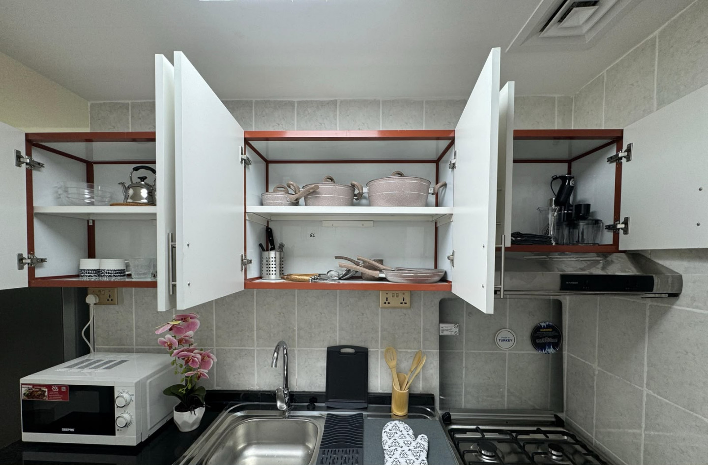Furnished studio apartment in a prime location in the Orient Towers
