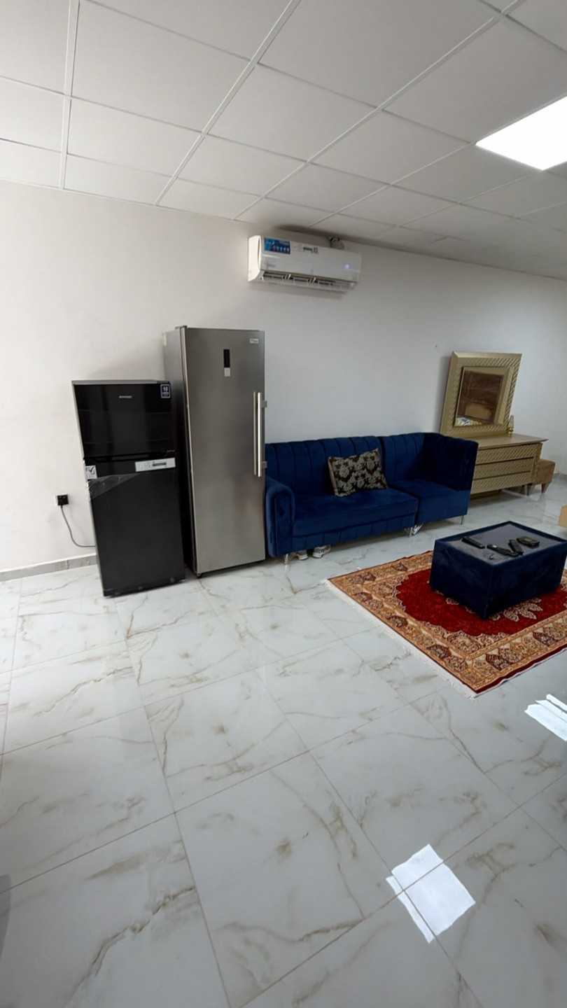 Furnished studio apartment with hotel-style furniture, first occupancy