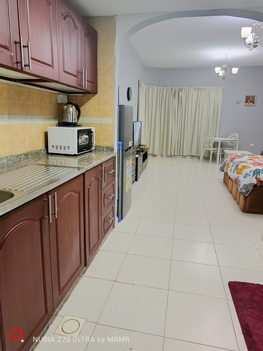 Furnished studio with hotel-style furniture and an open view.