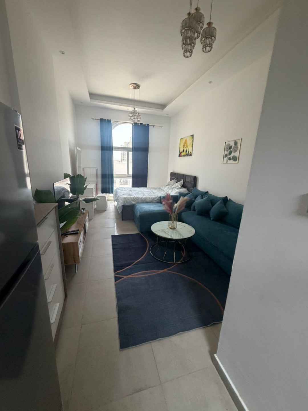 Furnished studio with hotel-style furniture