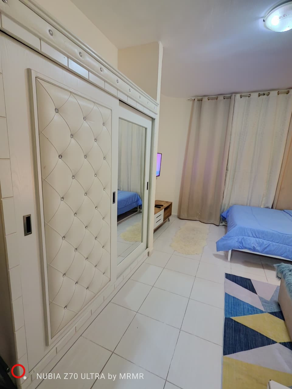 Furnished studio with hotel-style furniture