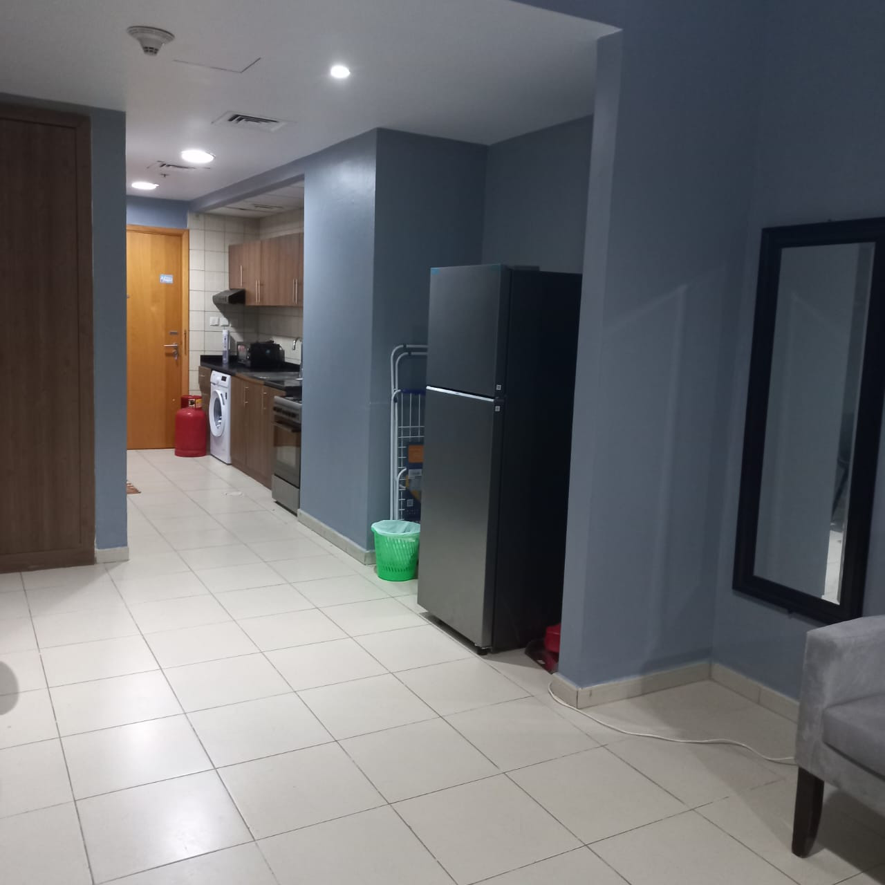 Furnished studio with hotel-style furniture