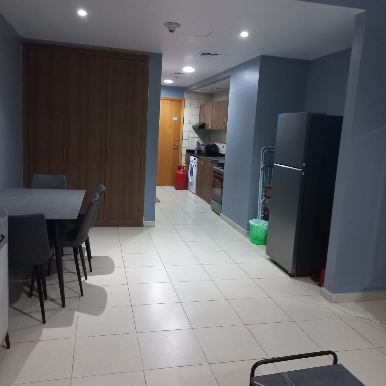 Furnished studio with hotel-style furniture