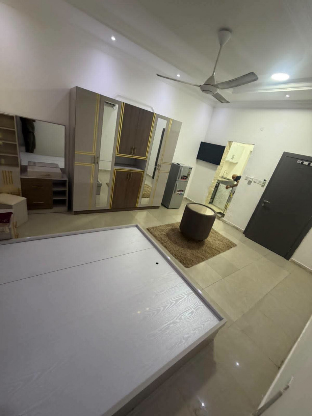 Furnished studio apartment in Al Mawaleh South