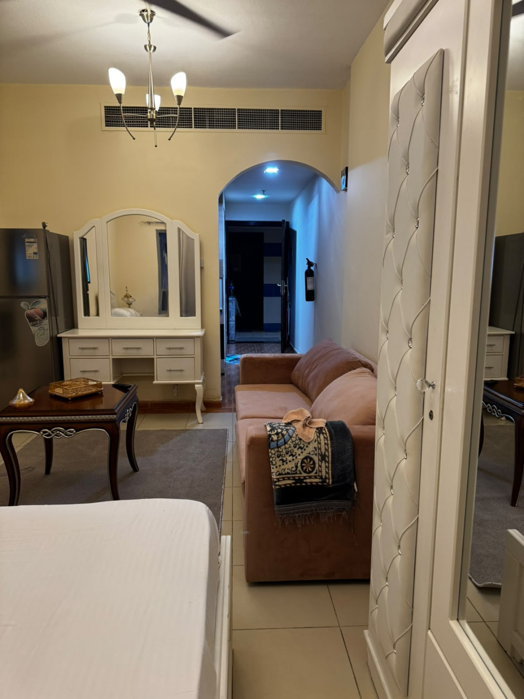 Furnished studio apartment, very clean furnishings