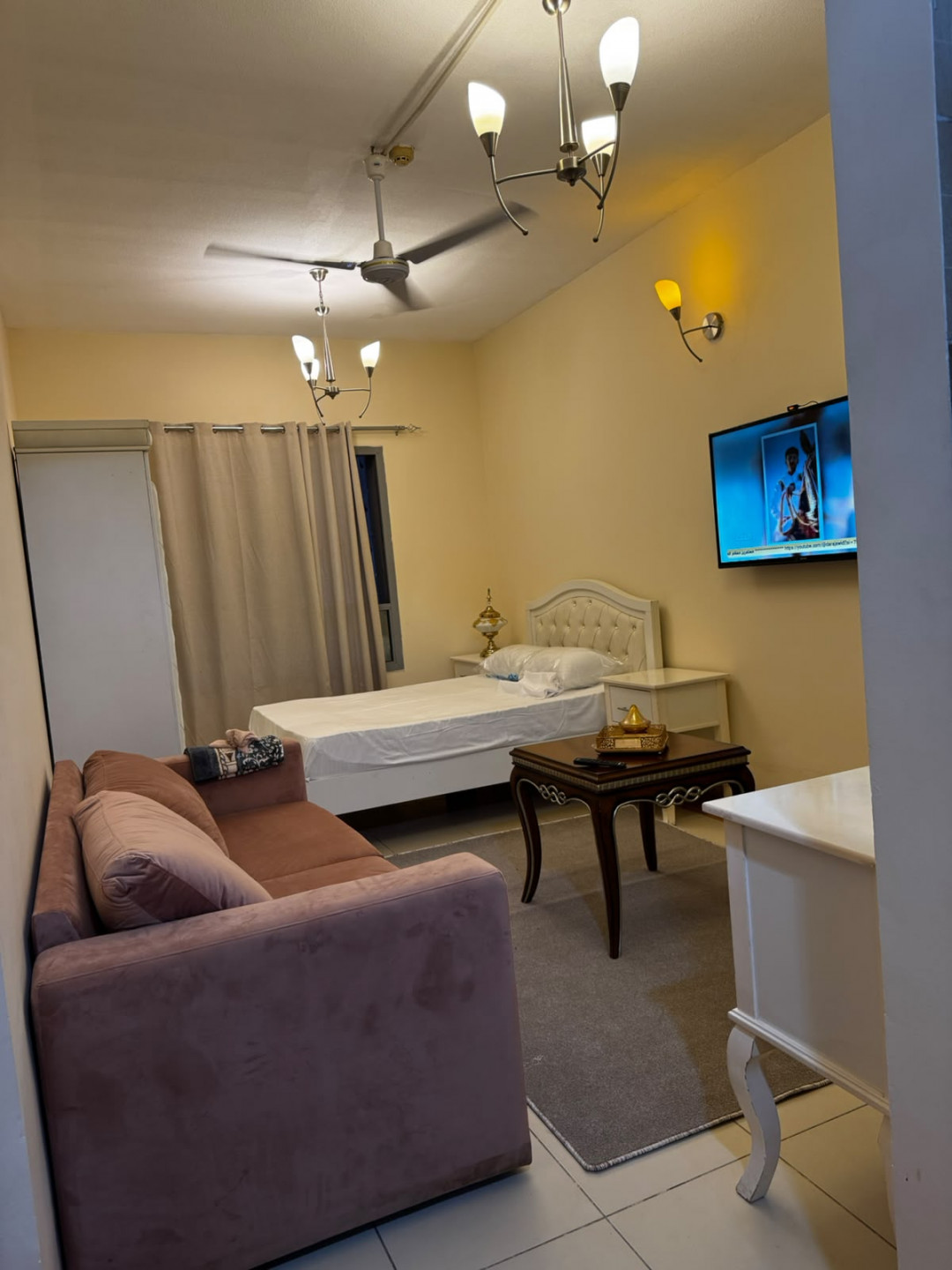 Furnished studio apartment, very clean furnishings