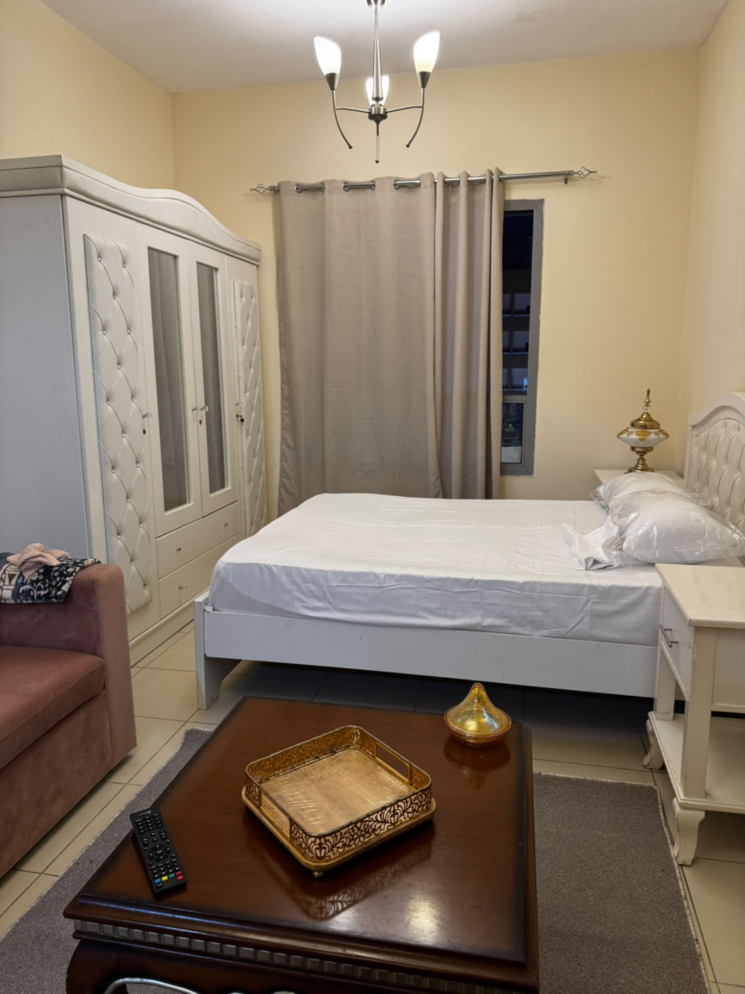 Furnished studio apartment, very clean furnishings