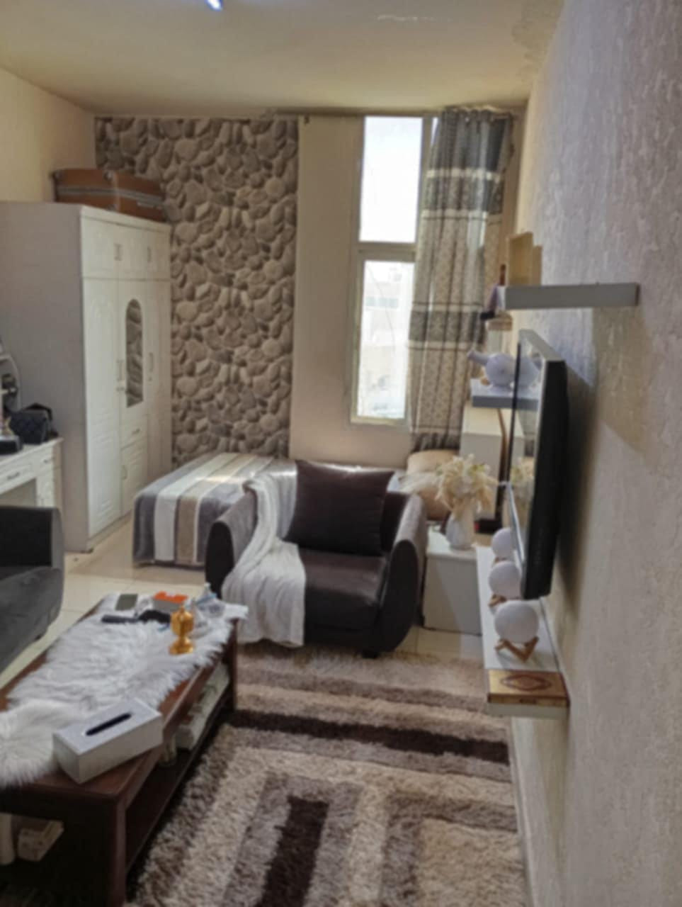 Furnished studio apartment, very clean furnishings