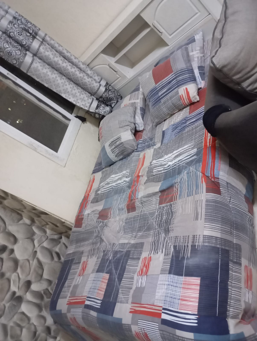 Furnished studio apartment, very clean furnishings