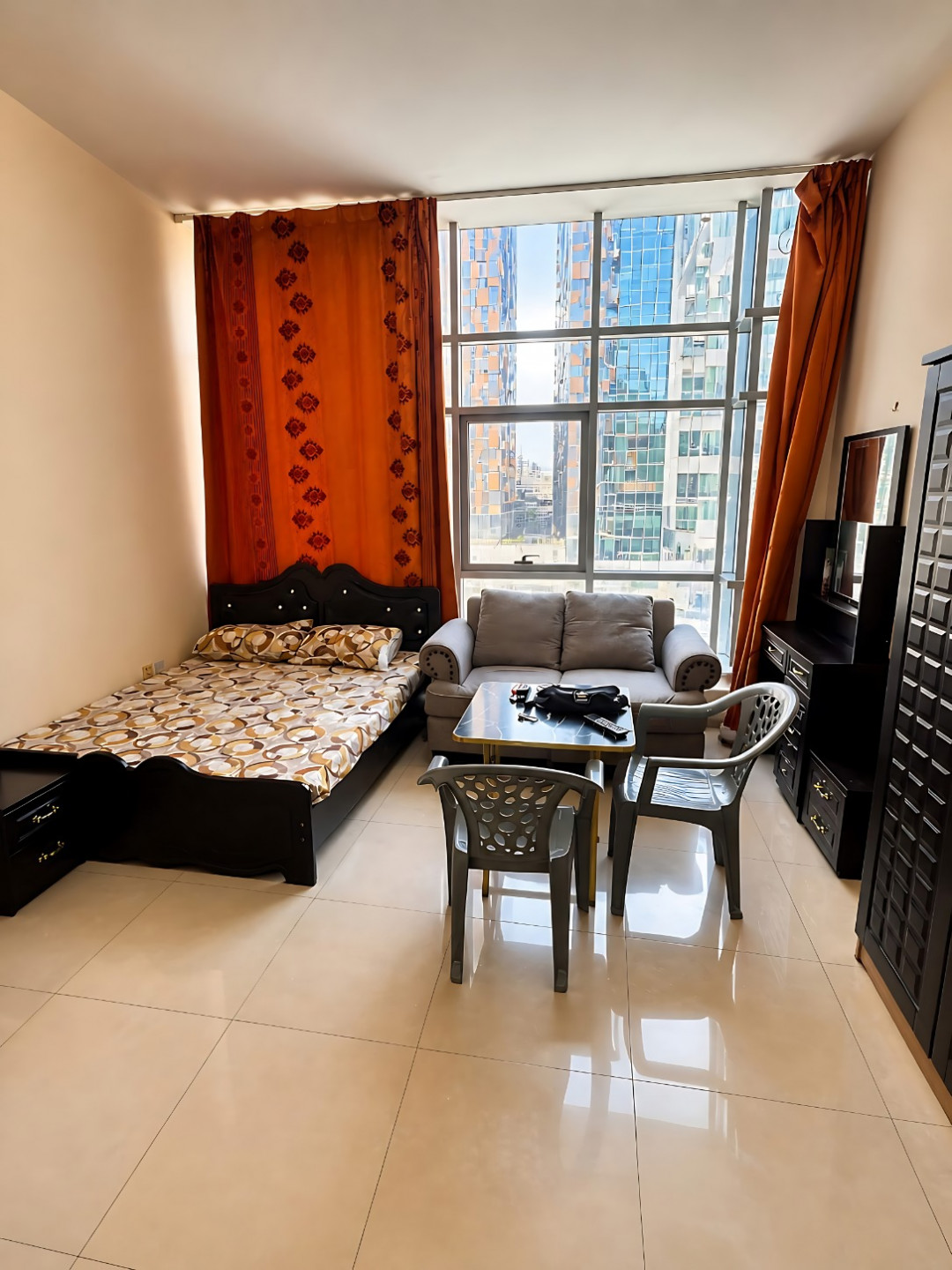 Furnished studio apartment, clean furnishings